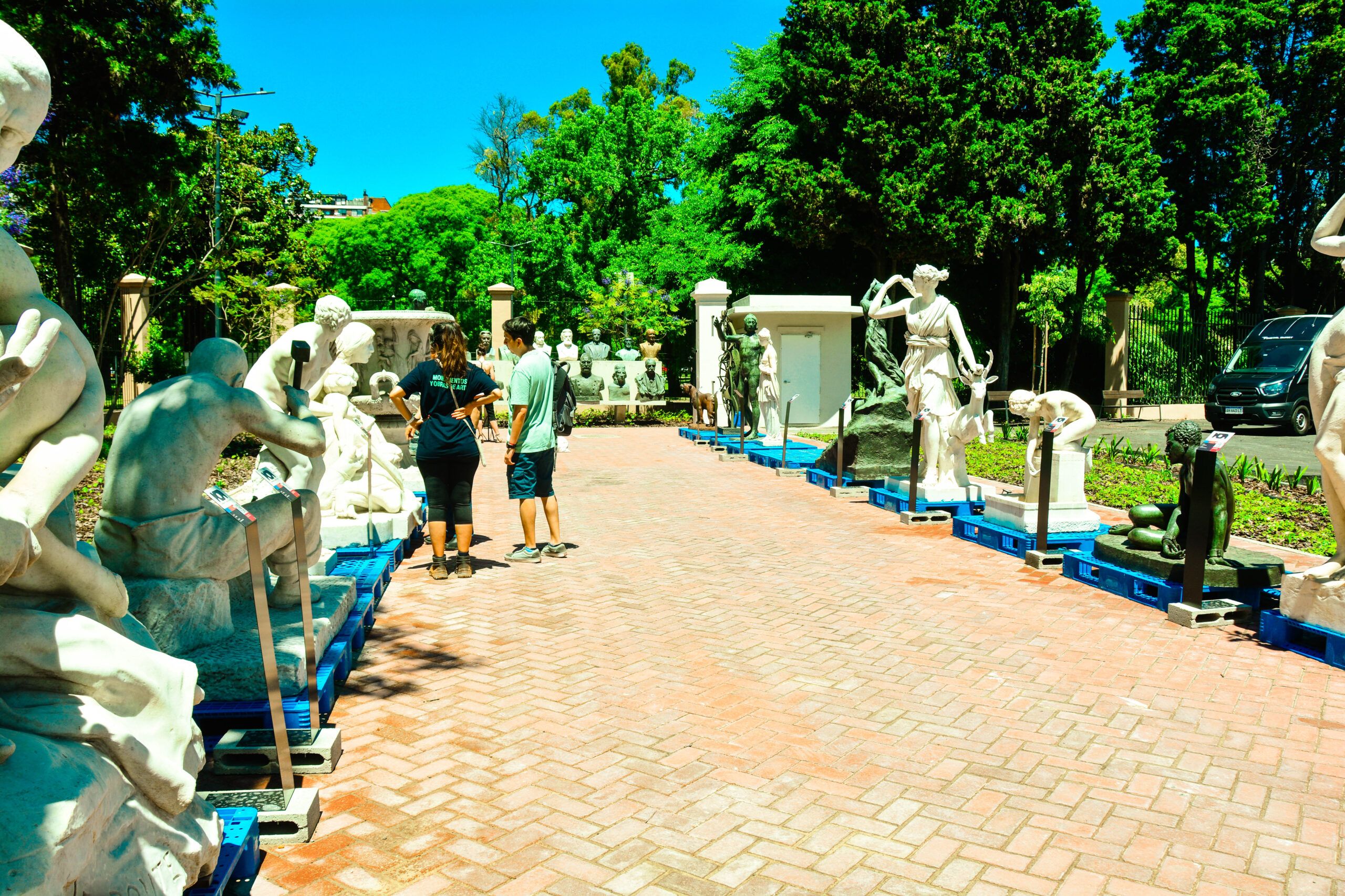 MOA PATIO DE ESCULTURAS Scaled